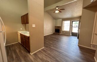 2 beds, 1 bath, 791 sqft, $825, Unit A