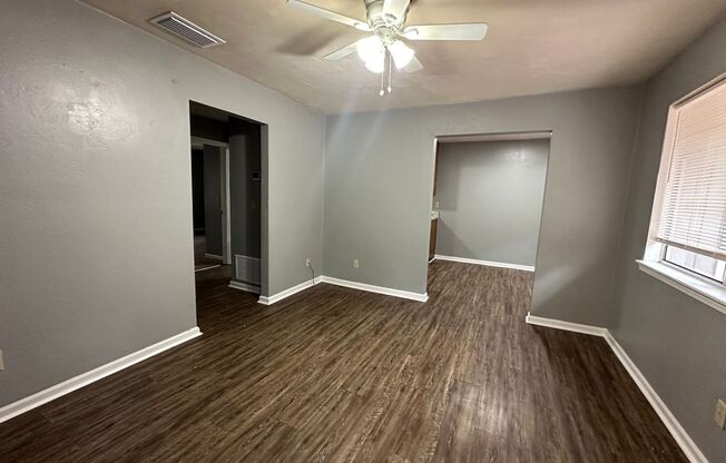 2 beds, 1 bath, $975, Unit C