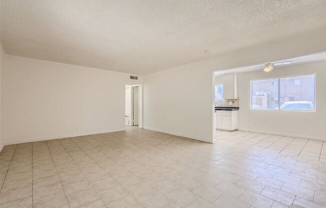 1st Floor 2 Bedroom Condo In NorthWest Las Vegas!