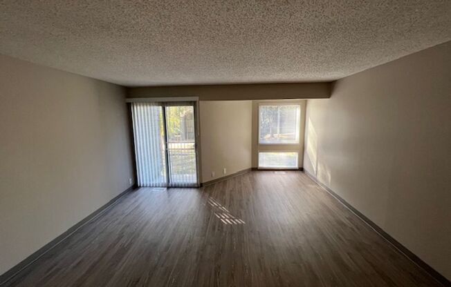 2 beds, 1 bath, $1,045, Unit 2569IRB