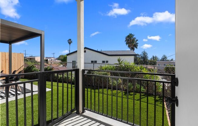 Modern 3 Bed / 3 Bath Townhome with In-Unit Laundry and Shared Backyard Retreat