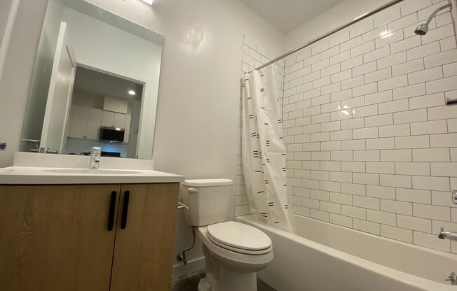 Studio, 1 bath, 425 sqft, $1,900, Unit The Elm - 407