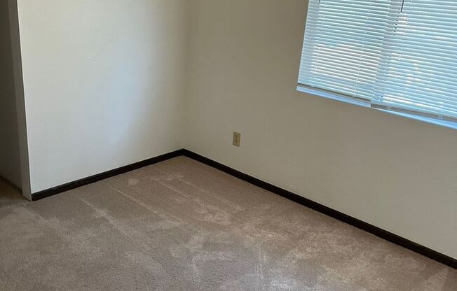 2 beds, 1 bath, 748 sqft, $825, Unit A10