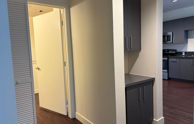 2 beds, 2 baths, 890 sqft, $2,515, Unit 216