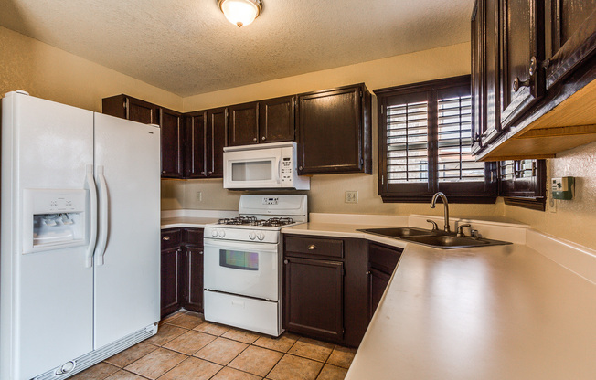 3 beds, 2 baths, $1,595