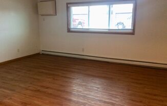 2 beds, 1 bath, $950, Unit #7