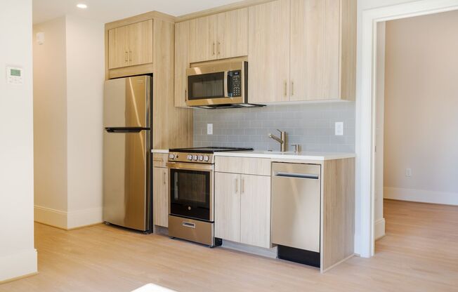 1 bed, 1 bath, $3,500, Unit 330