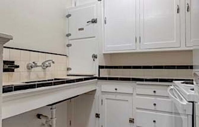 1 bed, 1 bath, 720 sqft, $1,575, Unit 114