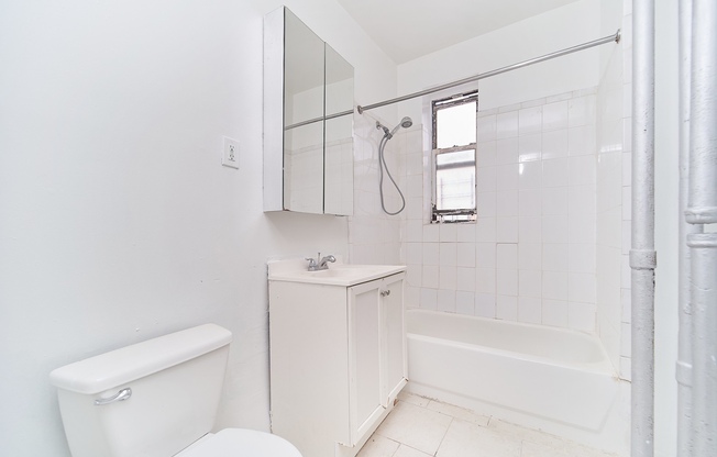 520 W 156 ST