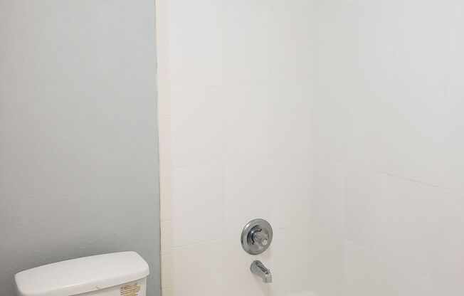 Nice upgraded 1bed/1bath condo conveniently located near busch garden's!