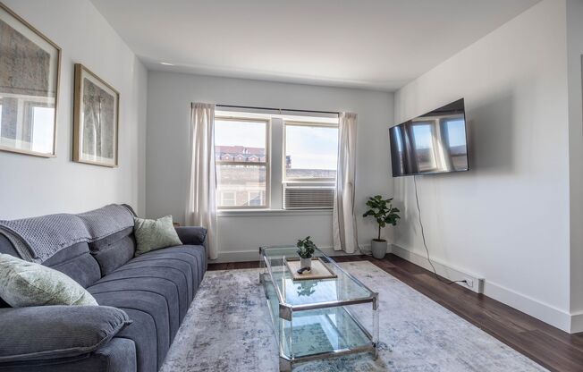 2 beds, 1 bath, $3,000, Unit 1555 - 404