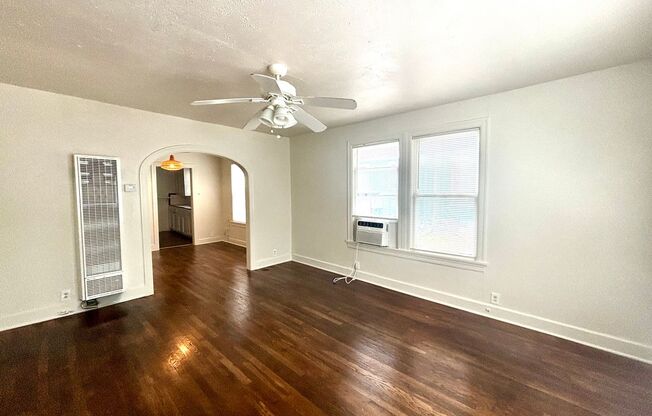 4 Bedroom in Hyde Park!  Prelease for August.-4910 Ave H