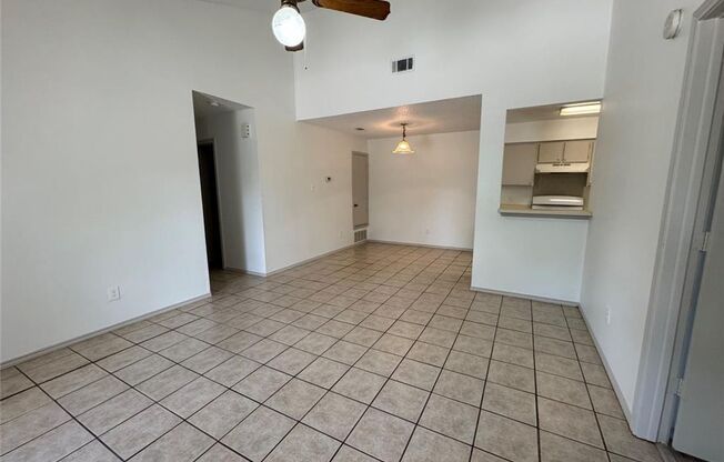 Lovely 3 Bedroom, 2 Bath Duplex in South Round Rock!