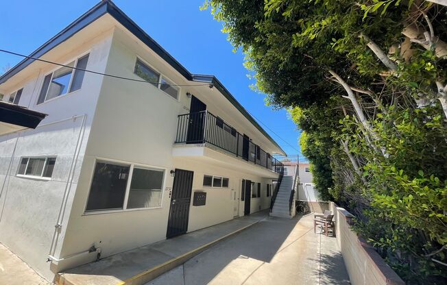Garnet Ave