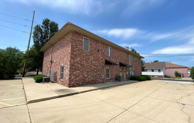 3 beds, 2 baths, $600, Unit 922 W. Windom - Bedroom A