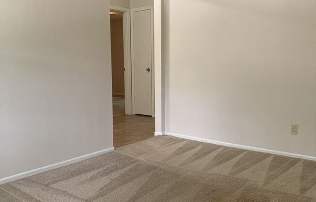 2 beds, 1 bath, 700 sqft, $880, Unit 9018