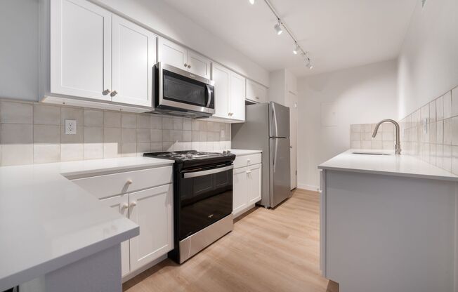 1 bed, 1 bath, 660 sqft, $1,550, Unit OPA-143