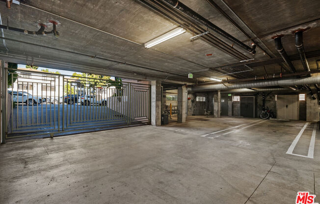 2111 S BEVERLY GLN BLVD
