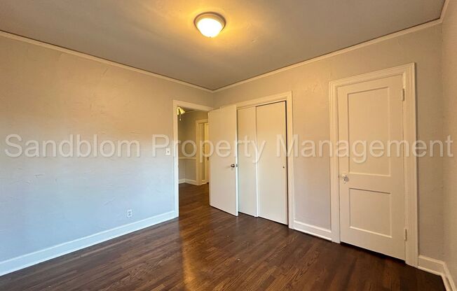 1 bed, 1 bath, $1,000, Unit Unit 5