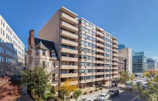 Dupont's Pulchritudinous Palladium 1 bedroom Condo w/ Balcony & Pool. All utilities included.