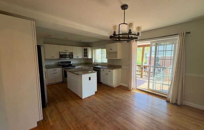 Spacious 3BD/2BA Townhome with Secondary Kitchen in Towson, MD!