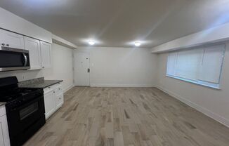 2 beds, 1 bath, $1,400, Unit 5227-304