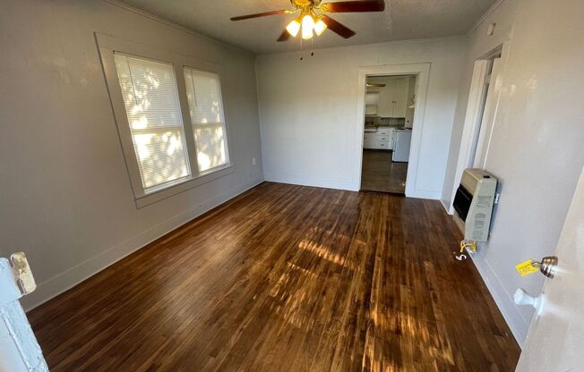 2 beds, 1 bath, $895