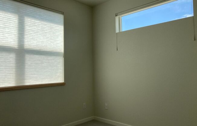 Modern 3br, 3.5ba, Finished Basement, 2 Suites!