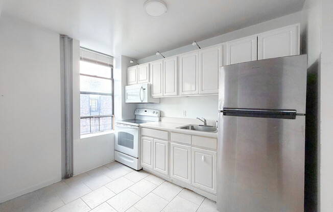 528 W 152 ST