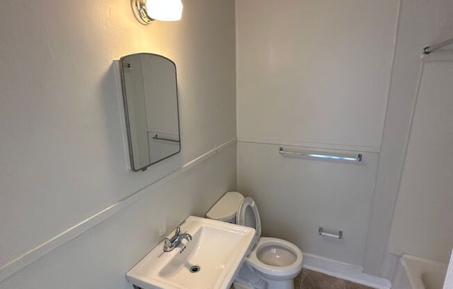 2 beds, 1 bath, $1,100