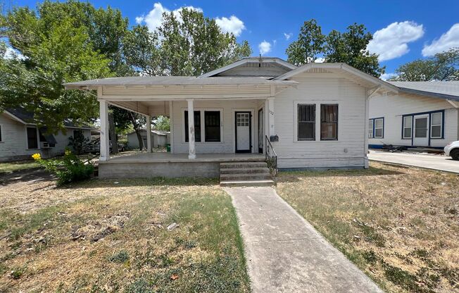 3/1 Home Available for Immediate Move In!