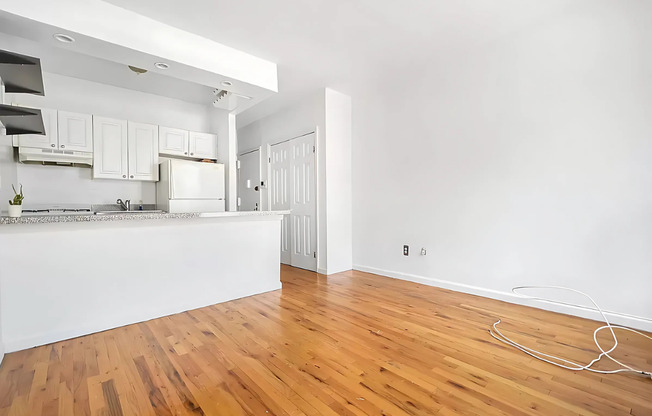422 AMSTERDAM AVE