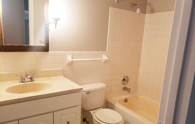 2 beds, 2 baths, 1,100 sqft, $1,295, Unit 1600-311