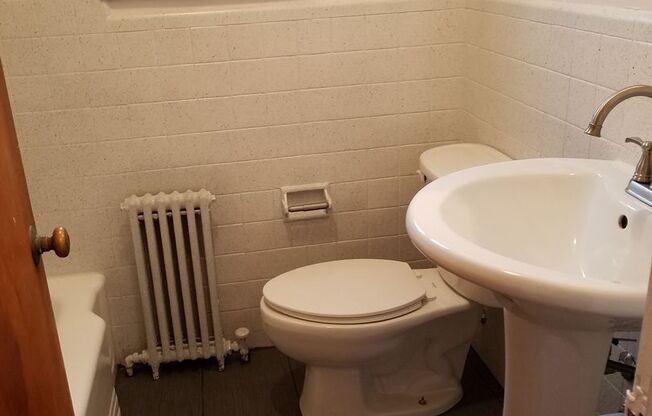 2 beds, 1 bath, 800 sqft, $1,720, Unit 6224 Fifth Ave. #115F