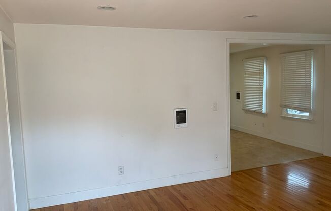 2 beds, 1 bath, $1,595