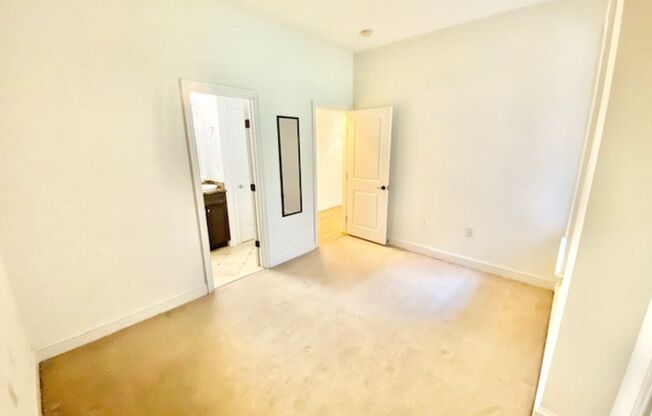 1 bed, 1 bath, $2,300