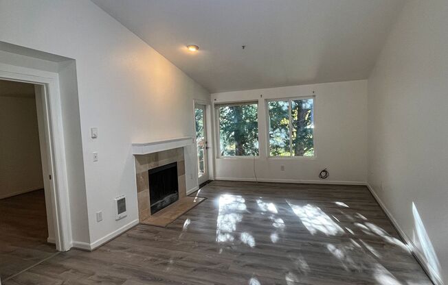 East Hill 2-bedroom top-floor unit w/s/g included