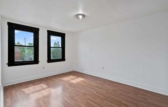3 bed 1 bathroom - central air, outdoor space, laundry