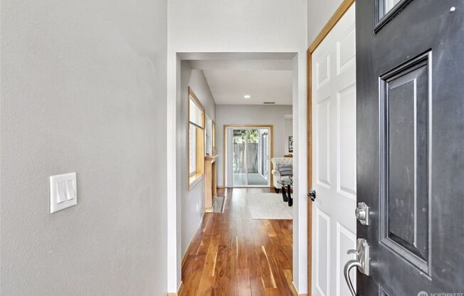 Contemporary Town home in Renton
