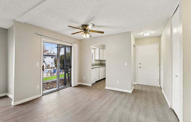 2 beds, 1 bath, 987 sqft, $1,499, Unit 06