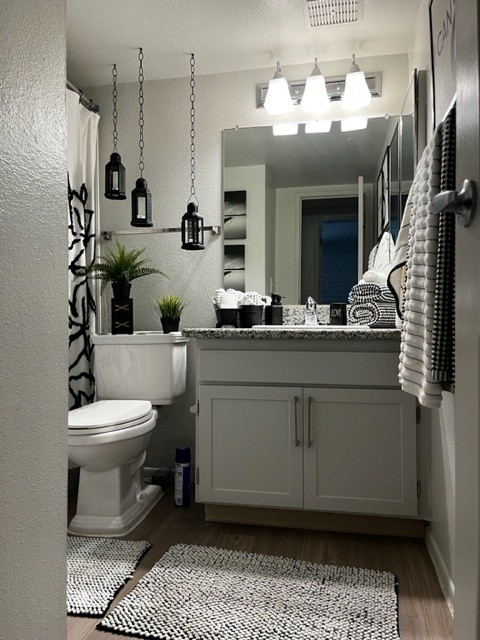 2x2 Guest Bathroom w/tub