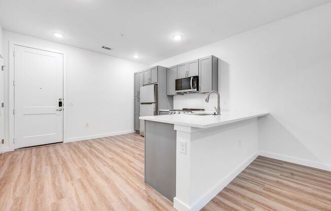 1 bed, 1 bath, 713 sqft, $1,535