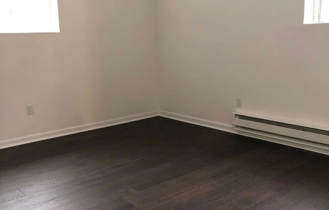 2 beds, 1 bath, 695 sqft, $2,430