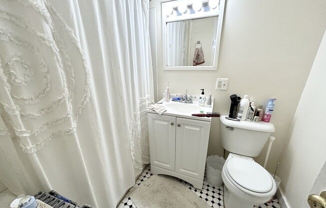 1 bed, 1 bath, $3,350, Unit 2