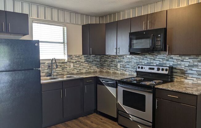 2 beds, 2 baths, 850 sqft, $1,145, Unit 105