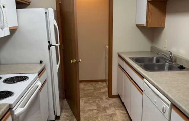 1 bed, 1 bath, 735 sqft, $925, Unit 109E