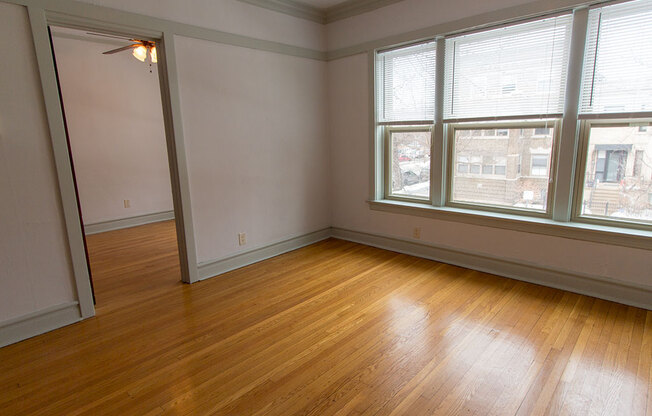 1353 WINONA