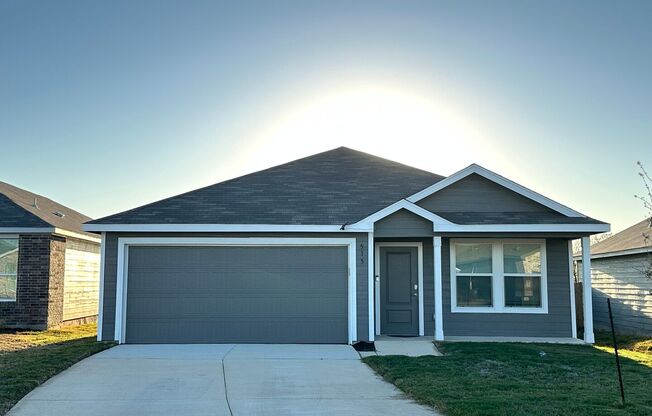 FULLY FURNISHED!!! 3Bed/2Bath House for Rent! Available Now! 12 or 6 month lease.