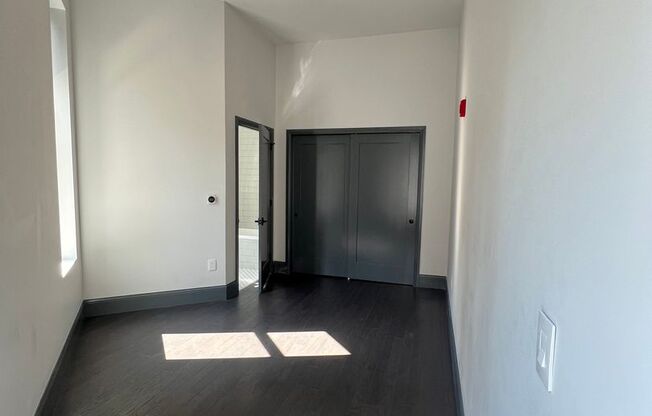 1 bed, 1.5 baths, 750 sqft, $2,099, Unit 403