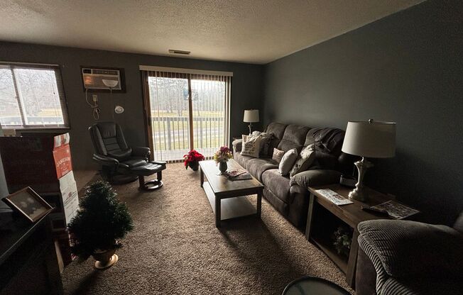 2 beds, 1 bath, $1,200, Unit 201